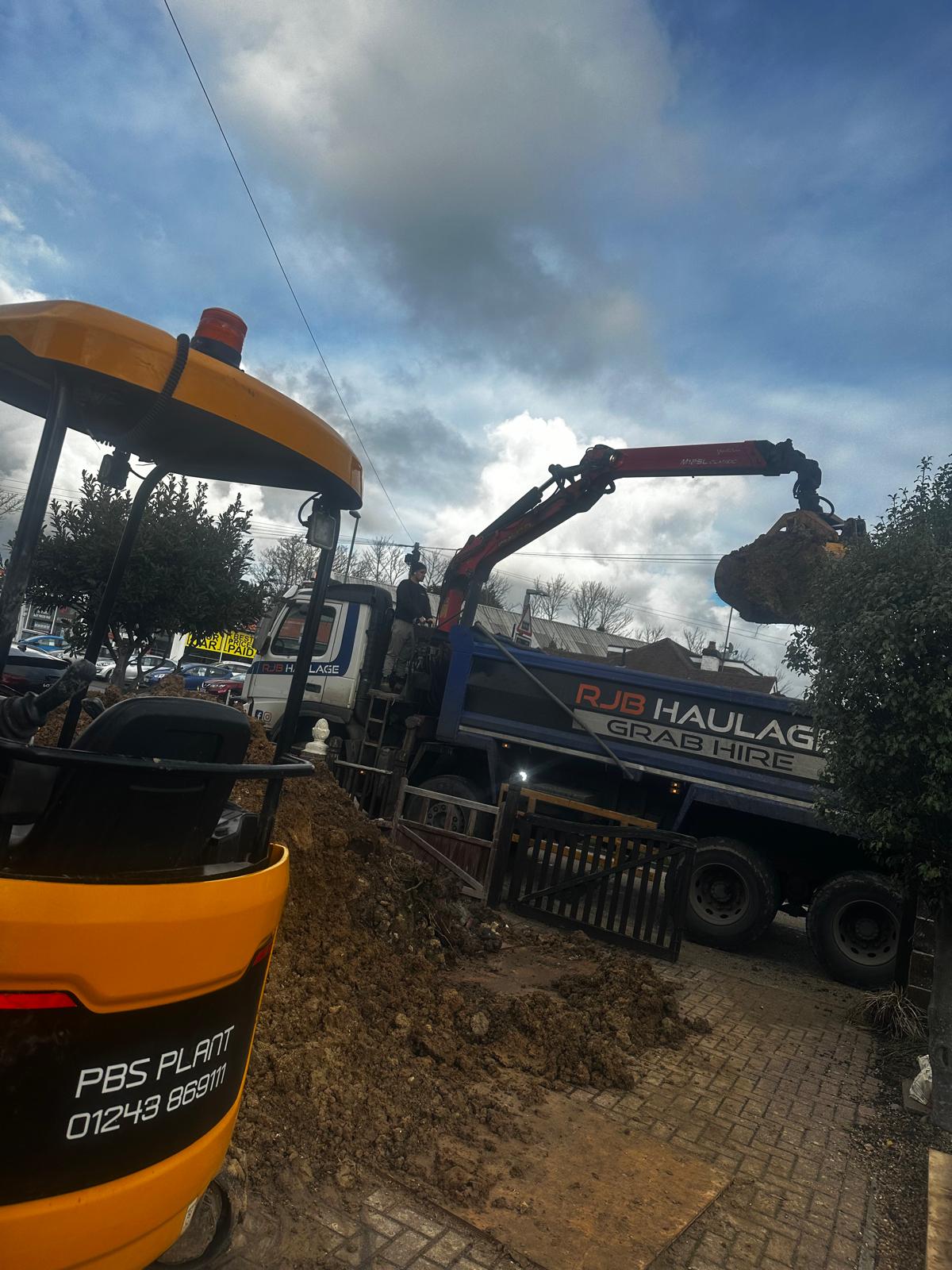 Muck-away with grab lorry